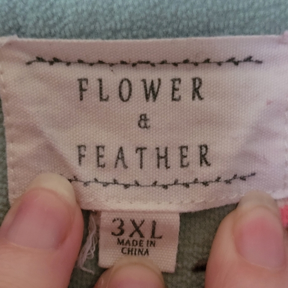 Flower & Feathers Aqua and Pink Floral Tie Front Blouse Size 3XL - Picture 8 of 10